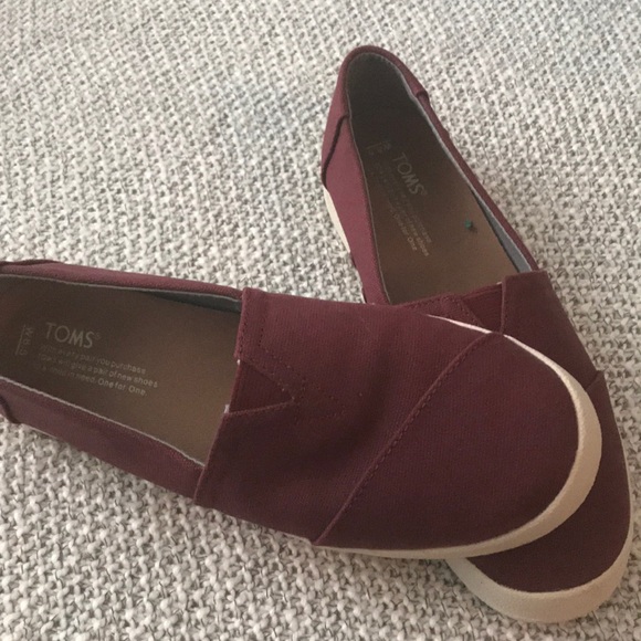 Toms - Picture 2 of 2